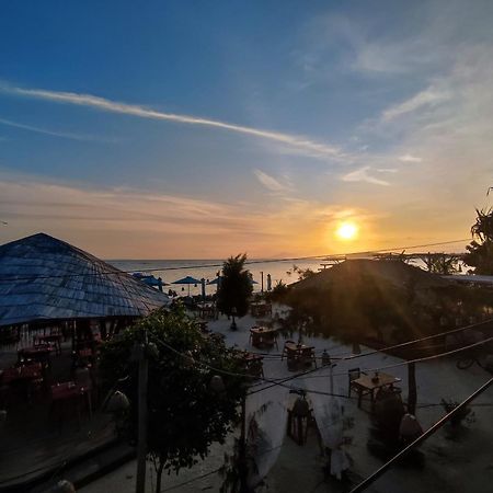 Living Asia Sunset Resort 길리 아이르 외부 사진