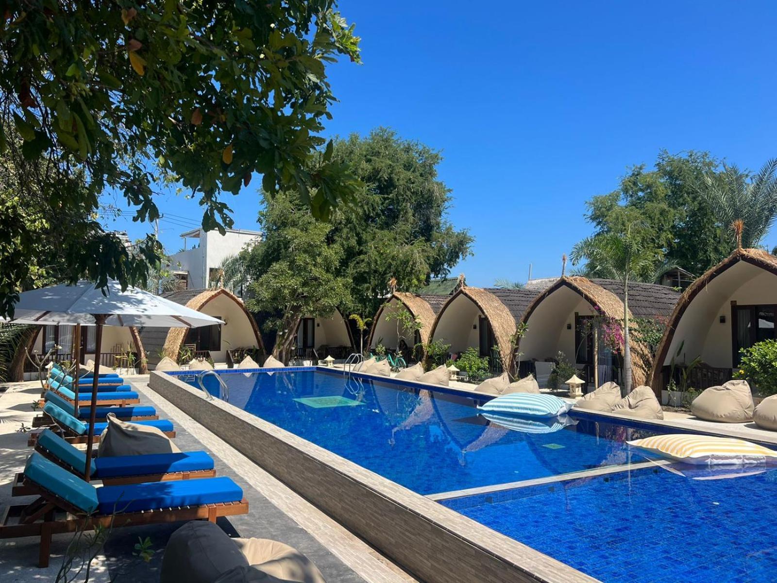 Living Asia Sunset Resort 길리 아이르 외부 사진