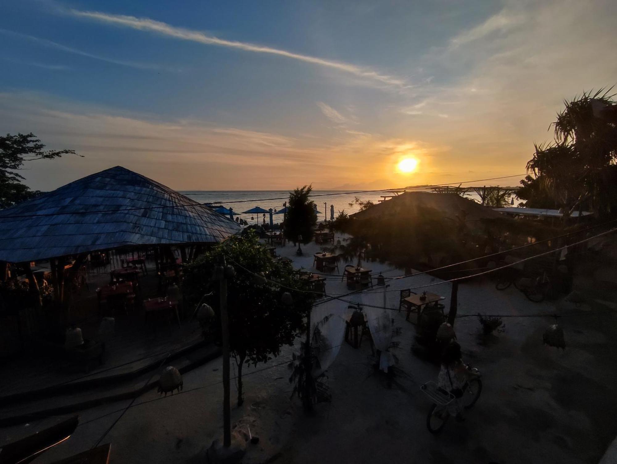 Living Asia Sunset Resort 길리 아이르 외부 사진